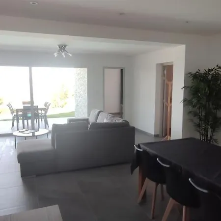 F4 A Avec Piscine Et Vue Sur