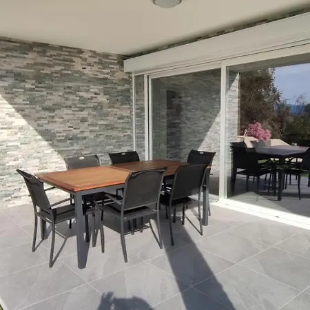 F4 A Avec Piscine Et Vue Sur