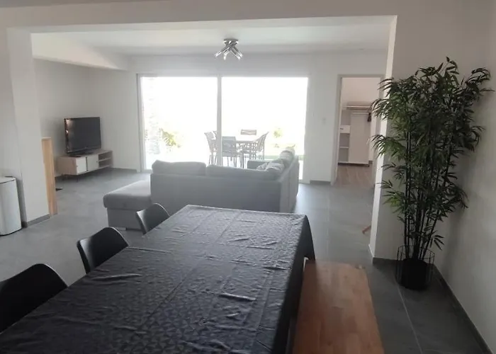 F4 A Avec Piscine Et Vue Sur Apartment