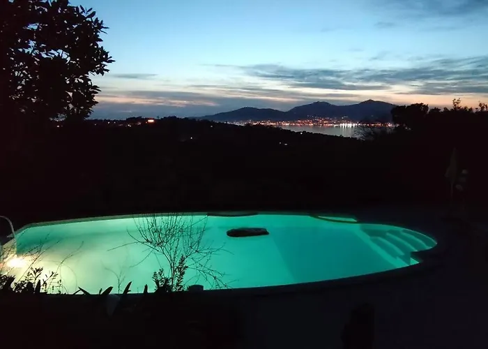 F4 A Avec Piscine Et Vue Sur Porticcio (Corsica)
