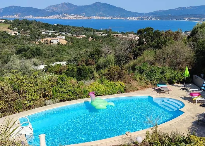 F4 A Avec Piscine Et Vue Sur Porticcio (Corsica)