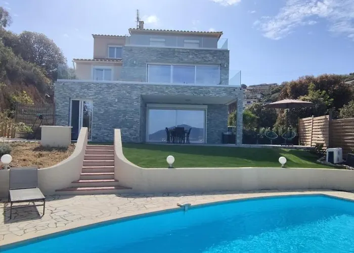 F4 A Avec Piscine Et Vue Sur