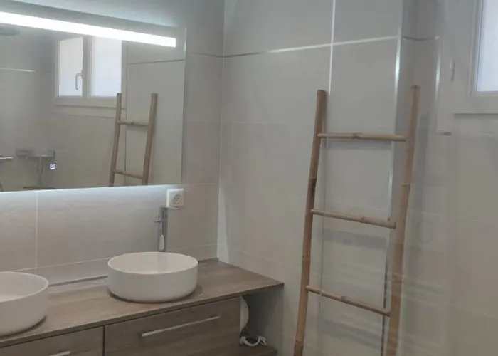 F4 A Avec Piscine Et Vue Sur Apartment